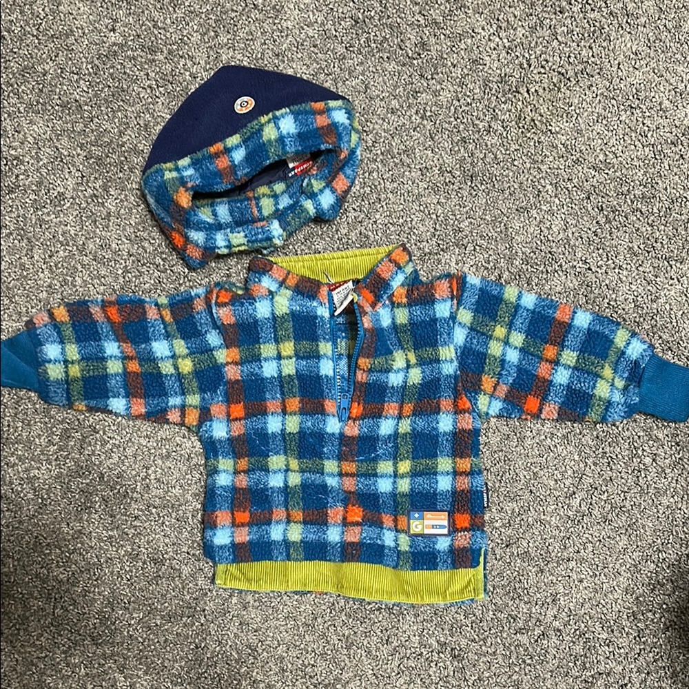 Checkered fleece 1/4 zip with matching i hat